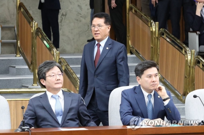 의원총회에 참석한 바른미래당 의원들. 사진=연합뉴스 제공