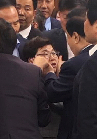 문희상 국회의장과 임이자 자유한국당 의원. 사진=송희경 의원실