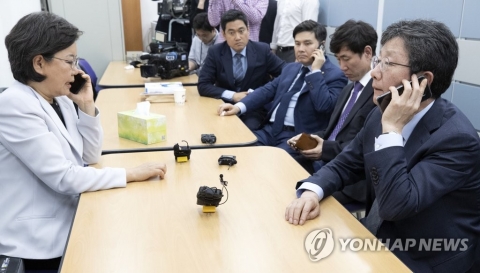 의사과 점거에 바른미래당, 오신환 사보임 신청서 팩스로 제출