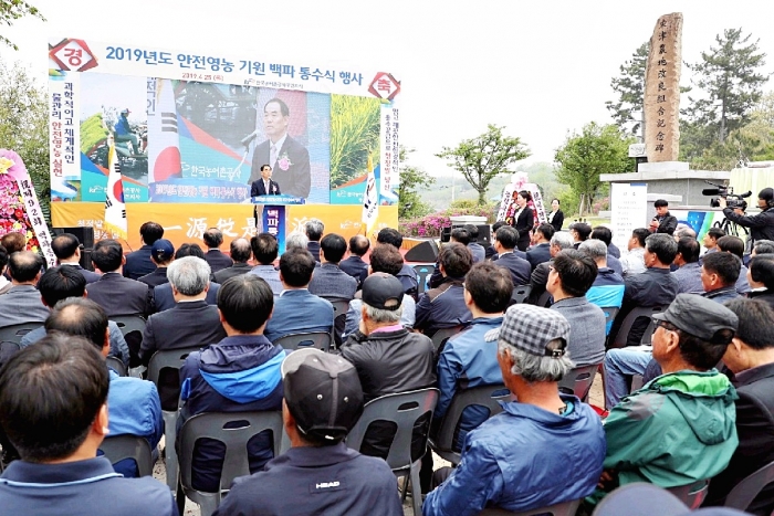 한국농어촌공사는 낙양취입수문에서 백파통수식을 개최하고 본격 용수공급에 돌입했다