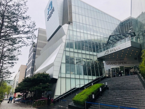  한산한 방배 그랑자이···“분양가 비싸다” VS “미달 안될 것”