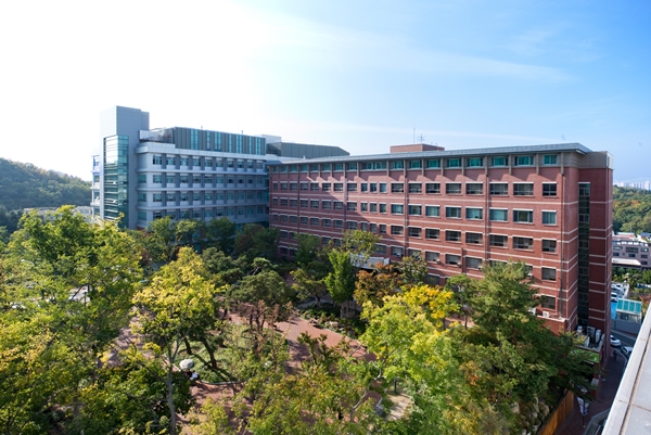 2014년 12월 준공한, 대구가톨릭대학교 의과대학 전용공간 '루가관' 전경 (사진제공=대구가톨릭대학교 의과대학)