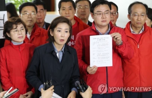 나경원 “한국당 회의장 점거는 불법에 저항하려는 일”