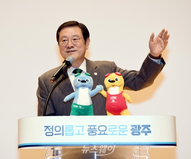 이용섭 광주광역시장, ‘수영대회 서포터즈 교육‘ 참석