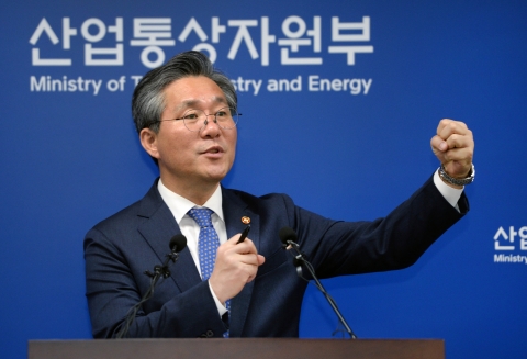 UAE 바라카원전 정비사업 5년만 계약···단독수주는 실패