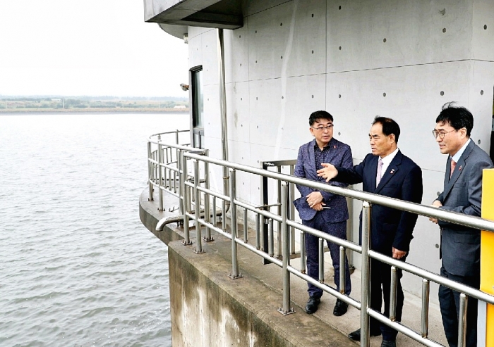 한국농어촌공사 김인식 사장은 30일 제주 성읍다목적농촌용수개발사업 현장에 방문해 올해 급수대책현황을 점검했다
