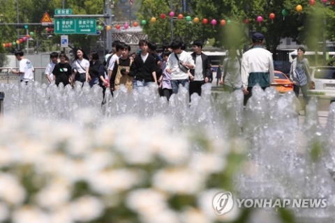  전국 맑고 낮에는 평년보다 더워