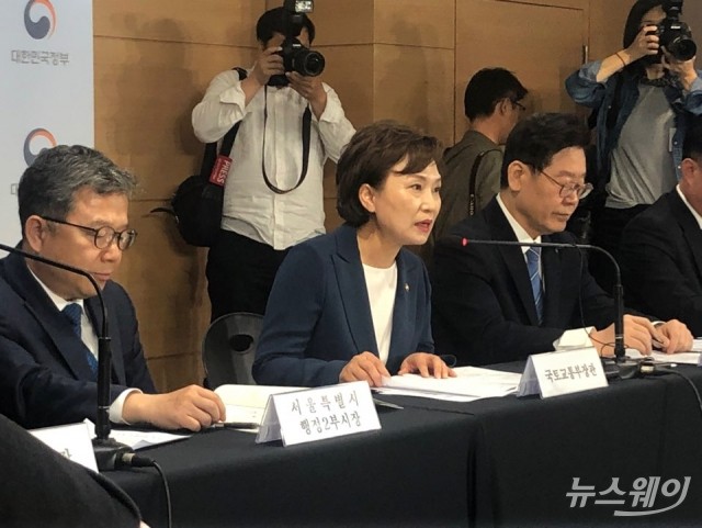 파업 앞둔 버스노조···김현미·이재갑 “합의점 찾아달라”