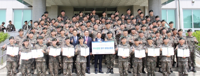 농협경제지주, 육군 31사단에 장병 희망도서 2500권 기증