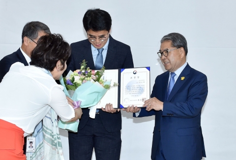 경기도교육청, ‘스승의 날’ 맞아 경기 교원 1,095명 표창