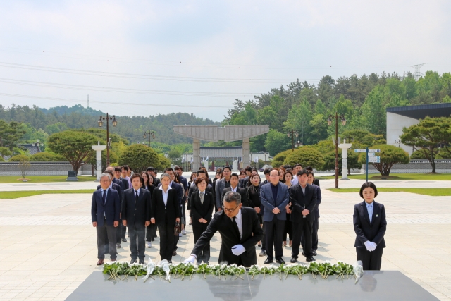광주문화재단, 국립5․18민주묘지 참배