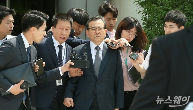 김학의·윤중천, 합동강간 혐의로 또 피소