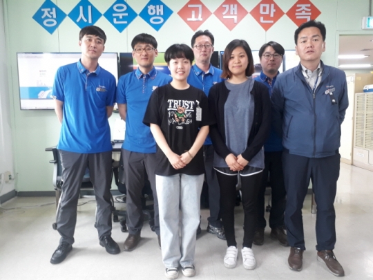 17일 인하대 학생들이 인천교통공사 귤현차량기지 승무사업소를 방문해 기관사와 인터뷰를 진행했다. 사진=인천교통공사