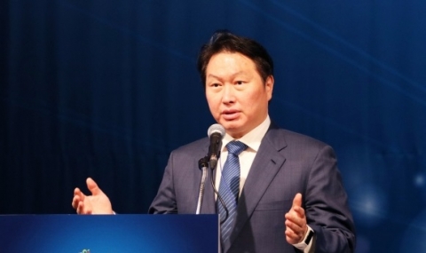 ‘행복 전도사’ 최태원 SK 회장, 환경미화·보안 직원에 선물