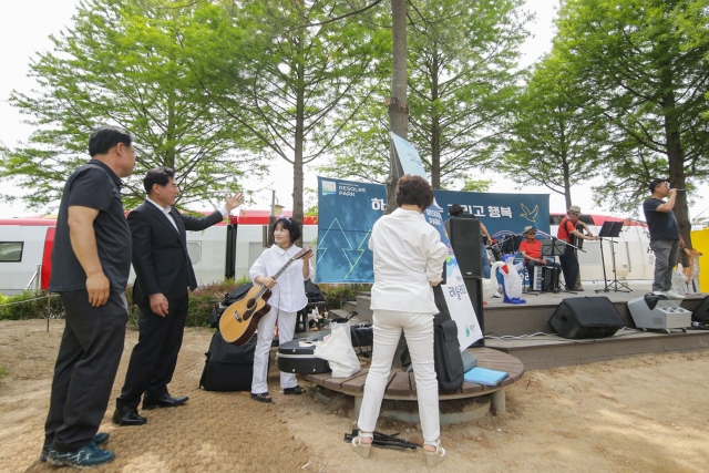  김상돈 의왕시장, 레솔레파크 공연장 찾아 기사의 사진
