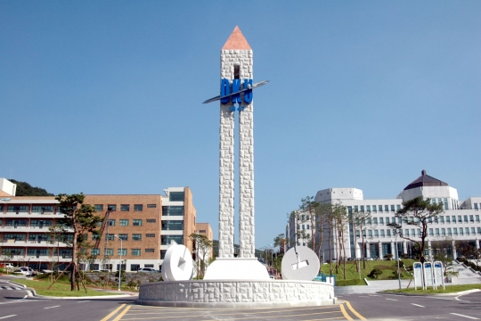 단국대 죽전캠퍼스 상징탑.