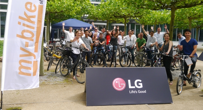 독일에서 근무하는 LG전자 직원들이 ‘자전거 타고 출근하는 날’ 행사에 참여했다. 사진=LG전자 제공