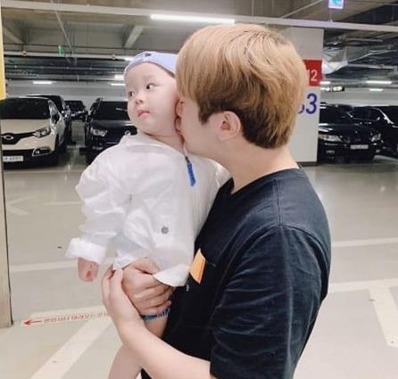 최민환, 시구 논란에 공식 사과···“걱정 끼쳐 죄송”