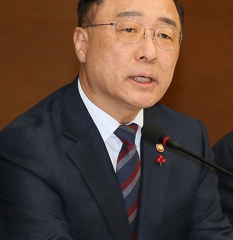 홍남기 “투자 반드시 살아나야··· 세제지원 틀 한시적 보강”