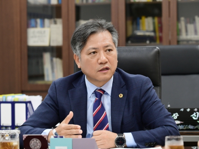 서울시의회 신원철 의장, ‘지방의회 시민청원제도’ 손본다