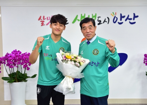 윤화섭 안산시장, ‘U-20 월드컵 준우승’ 황태현 선수 격려