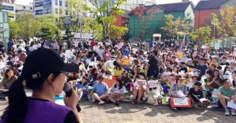 인천시민들이 붉은 수돗물 사태와 관련해 집회를 열고 있다. 사진=인천서구 수돗물피해 주민대책위