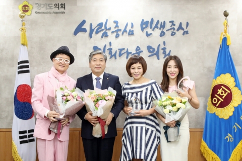 송한준 의장, 경기도의회 홍보대사 가수 현숙·숙행 개그맨 김종석 위촉