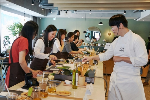 “셰프랑 요리하기”···삼성전자, 인덕션 쿠킹클래스 진행