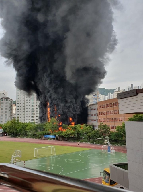 서울 은평구 은명초등학교서 화재 발생...현재까지 인명피해無 / 사진=연합뉴스