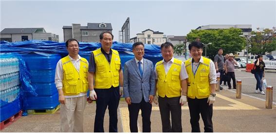 인천도시공사, 적수 피해 지역주민 돕기 생수배달 봉사활동