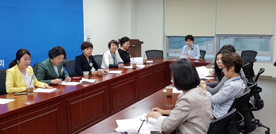 안혜영 부의장 더불어민주당 여성위원회 참석 모습(왼쪽4번째).