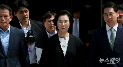 ‘폭행혐의’ 이명희 고문, 2년6개월 구형···선고공판 7월14일
