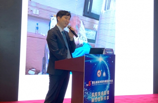 일산복음의료재단 손정일 병원장이 중국 상하이에서 개최된 제5회 아시아만성기의료학회에서 `노인환자 개별성 고려한 당뇨관리`라는 주제로 강연하고 있다.