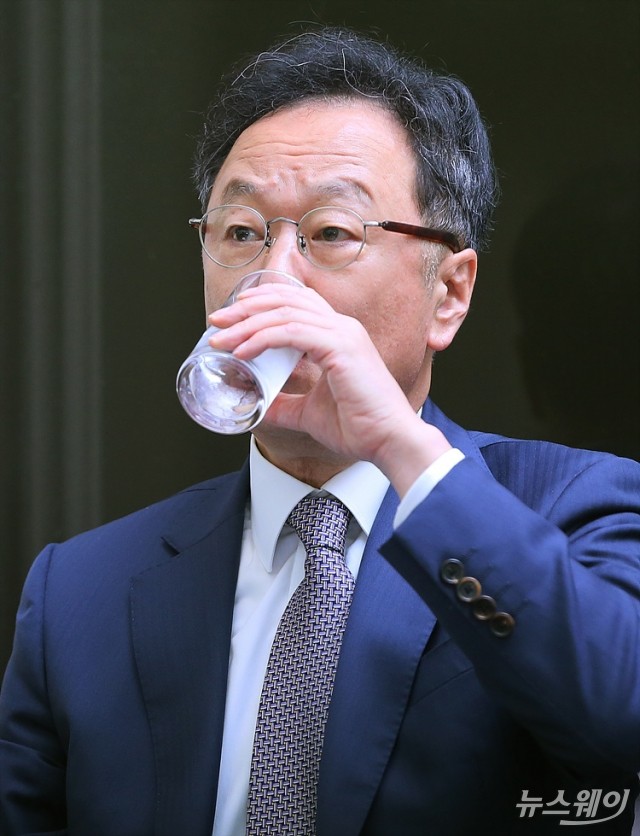 법원, ‘인보사사태’ 이우석 코오롱생명과학 대표 자택 가압류