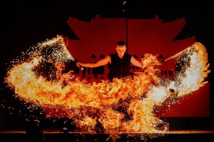 물과 불을 이용한 타악 퍼포먼스 ‘질주(물), 타고(불)’ 공연 모습