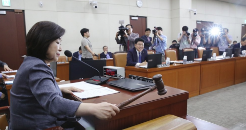 민주당, 정의당 손 다시잡기?···정개특위 맡아 선거제 개혁 나설까