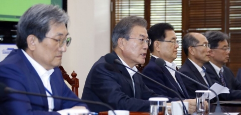 문 대통령, 일본 조치 철회 거듭 촉구···“한국기업 피해 발생하면 대응”