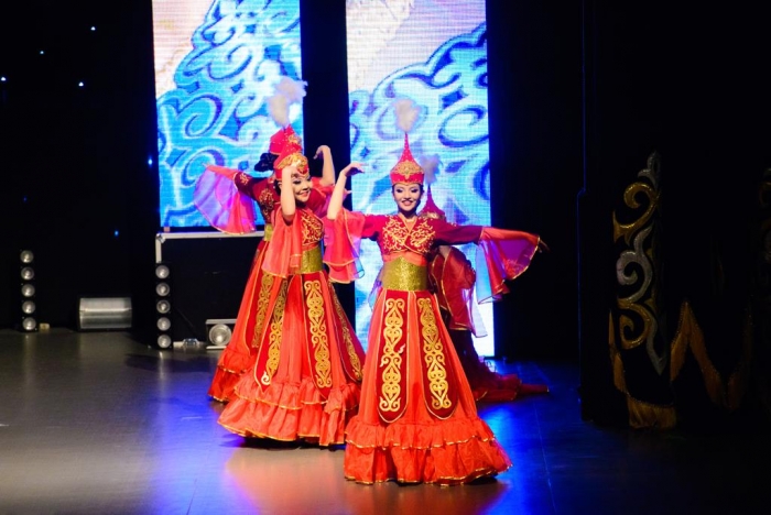 카자흐스탄 춤 공연 모습