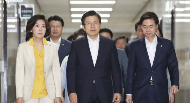 한국당, 또다시 계파갈등···비박 vs 친박, 자리다툼 논란