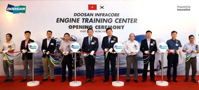 두산인프라코어, 베트남에 엔진 트레이닝센터 개소···“동남아 사업 확대”