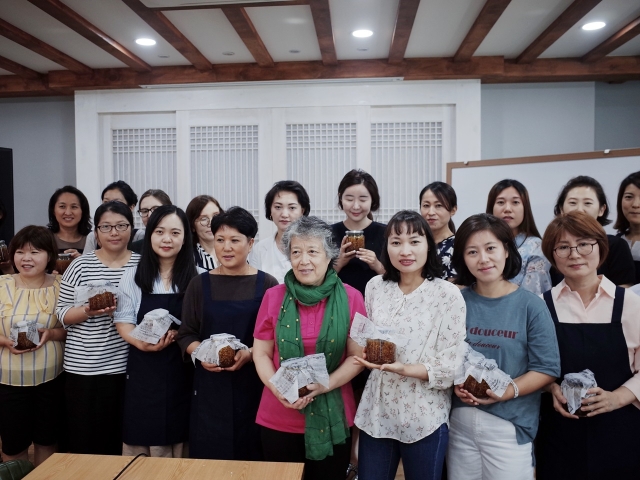 aT, 결혼이주여성 전통음식 만들기 체험행사 개최