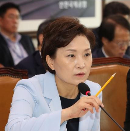 김현미 “통째 틀린 갤러리아포레 공시價···全과정 감사”