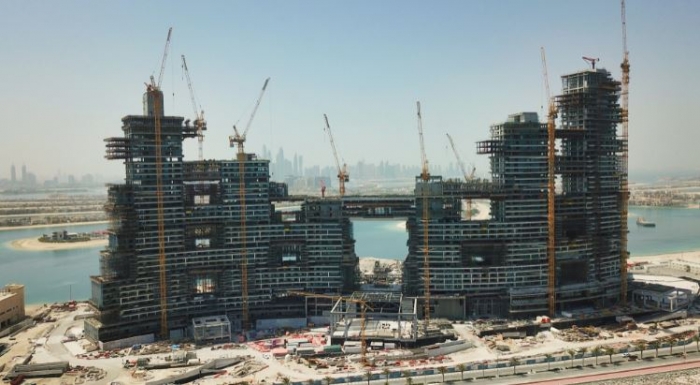 쌍용건설이 두바이 인공섬 팜 주메이라에 짓는 ‘로열 아틀란티스 리조트 앤 레지던스’ 공사현장의 지난 6월 모습. 공정률 약 50%. 사진=쌍용건설 제공