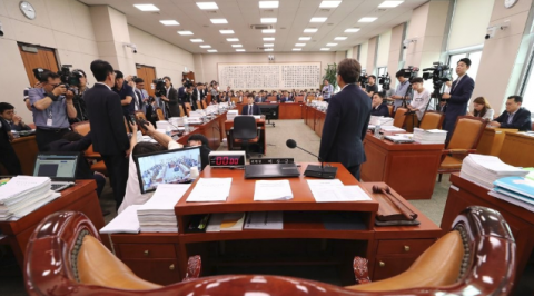 與野, ‘정경두 해임건의안’ 놓고 법사위 파행