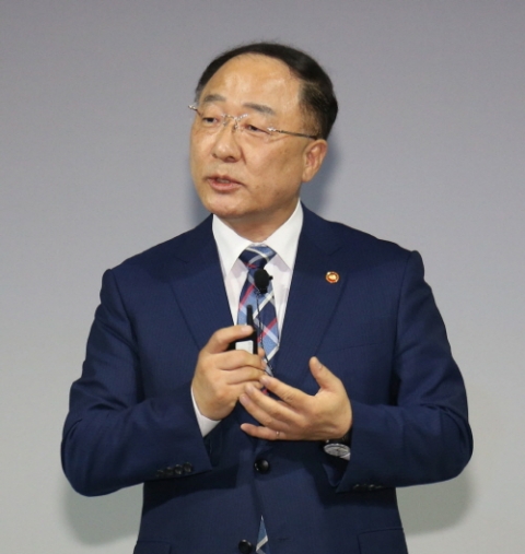홍남기, 러시아에 “소재부품장비 육성 공동펀드 조성하자”