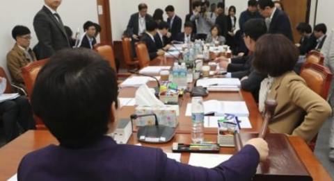 與野 갈등에 탄력근로제 처리 힘들어져