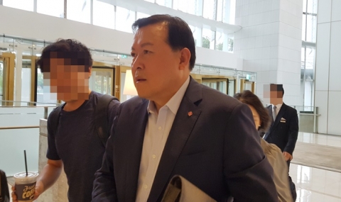 롯데 2인자 황각규 부회장 물러난다···사실상 경질