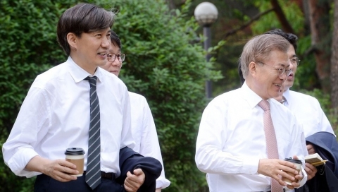 조국, 이르면 25일 교체···후임으로 김조원 유력