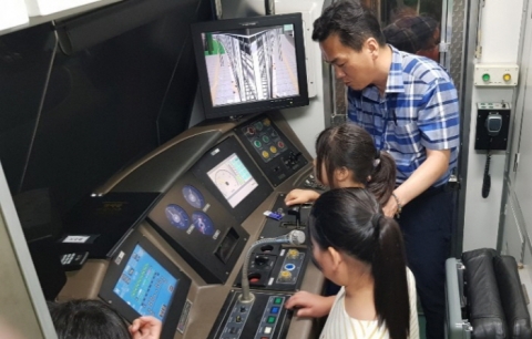 인천교통공사, 제천시 영유아원생 초청 `월미바다열차` 시승 및 체험행사 가져