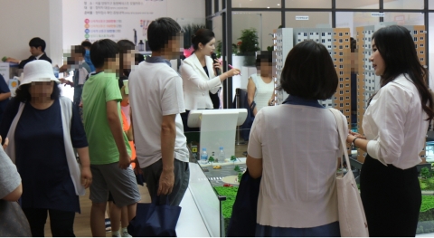 ‘서울 양원지구 동원베네스트’ 모델하우스 인파